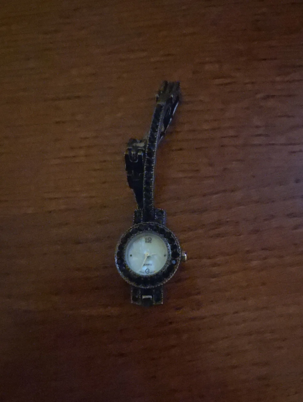 Vintage-style Black and Gold Bracelet Watch